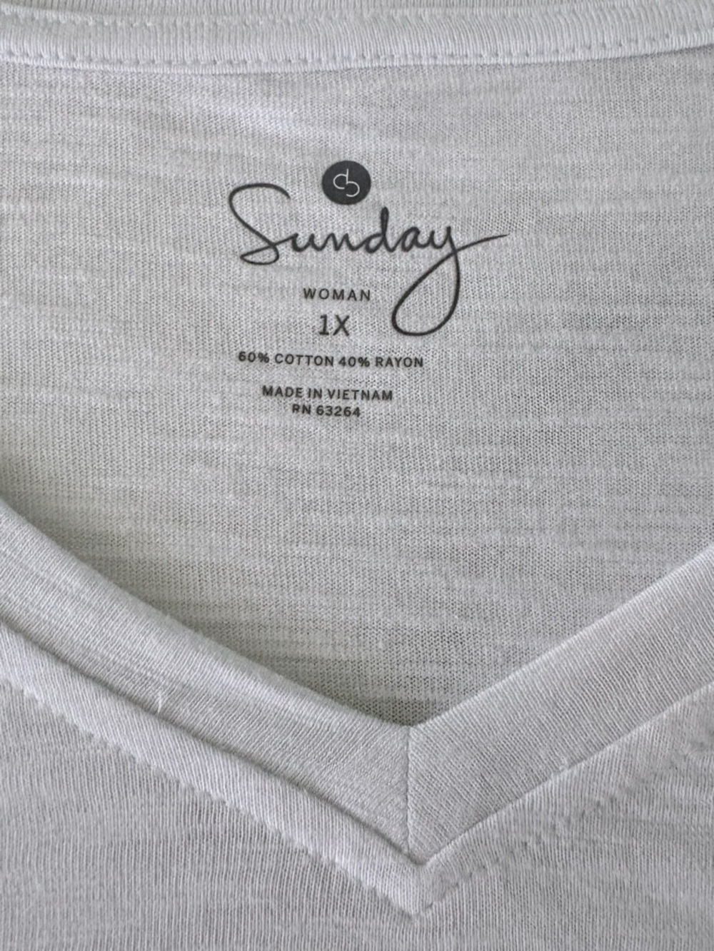 White Oversized V-Neck Tee with scoop pockets Size 1X - Picture 3 of 6